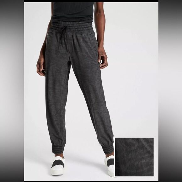 Athleta Camden Printed Jogger Pant Size 12P - Picture 1 of 10